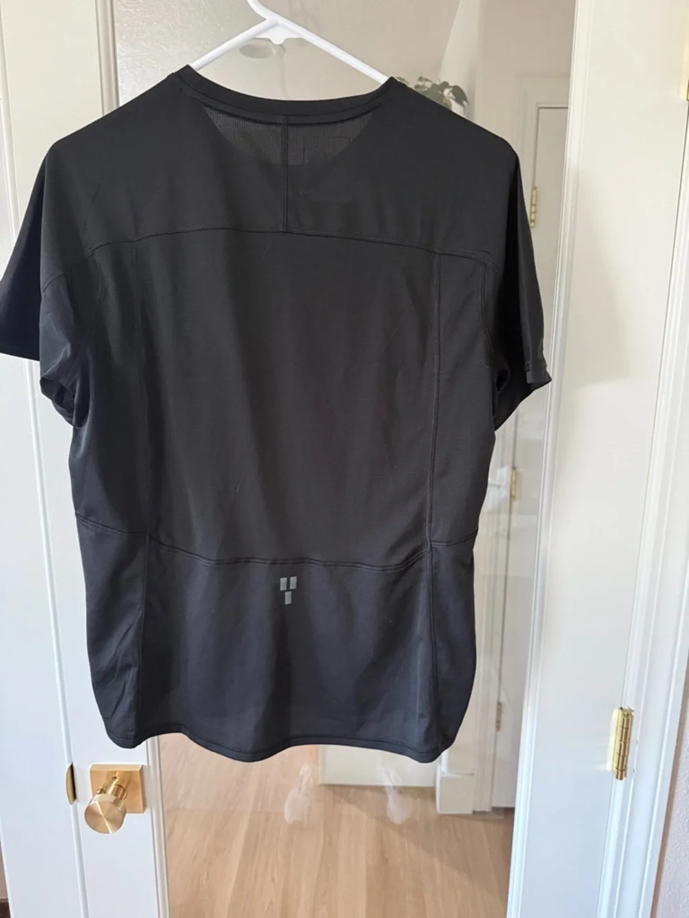 The North Face Black Short-Sleeve Crew Neck Logo Tee - Picture 3 of 3